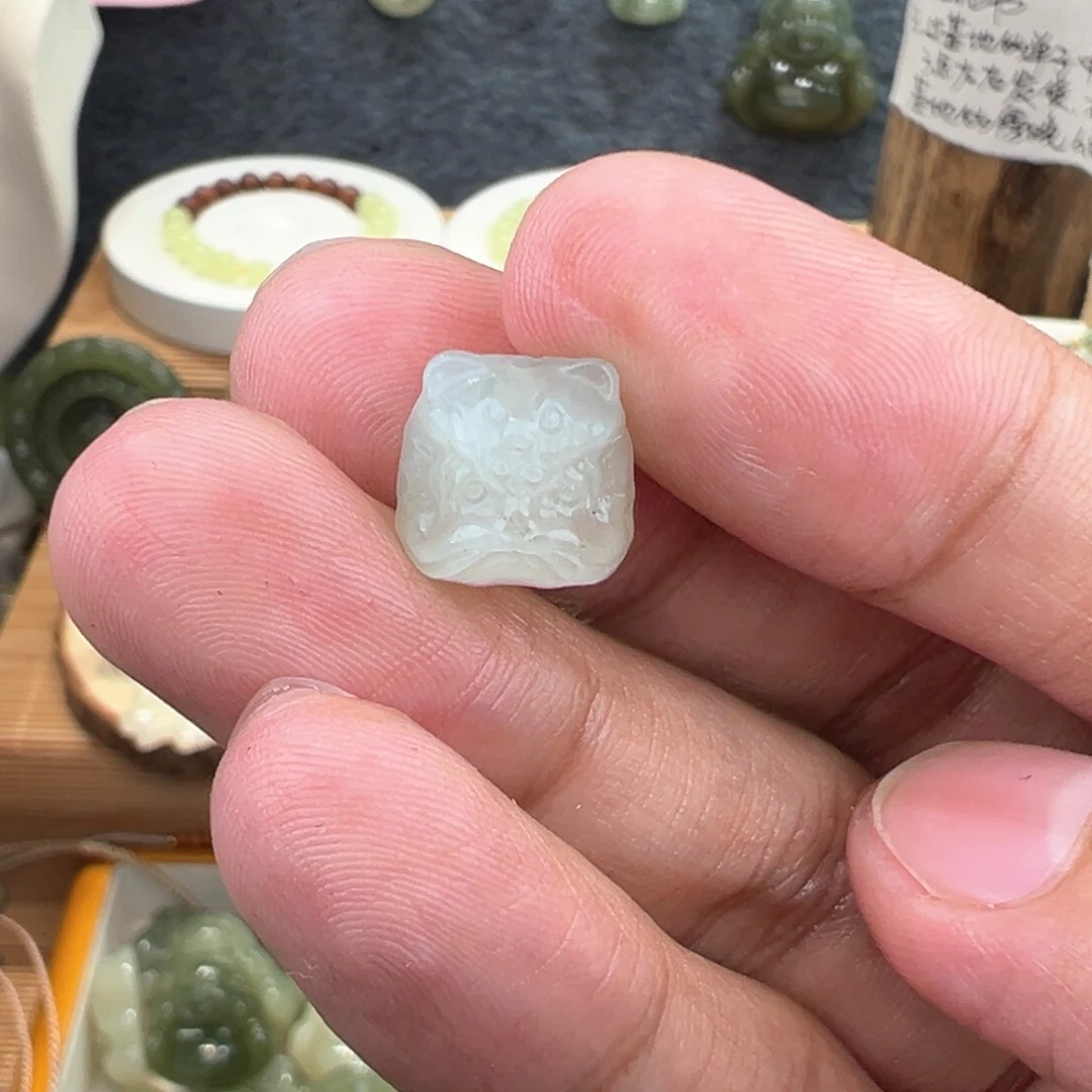 和田玉吊坠(不含链)未镶嵌牧****?醒狮