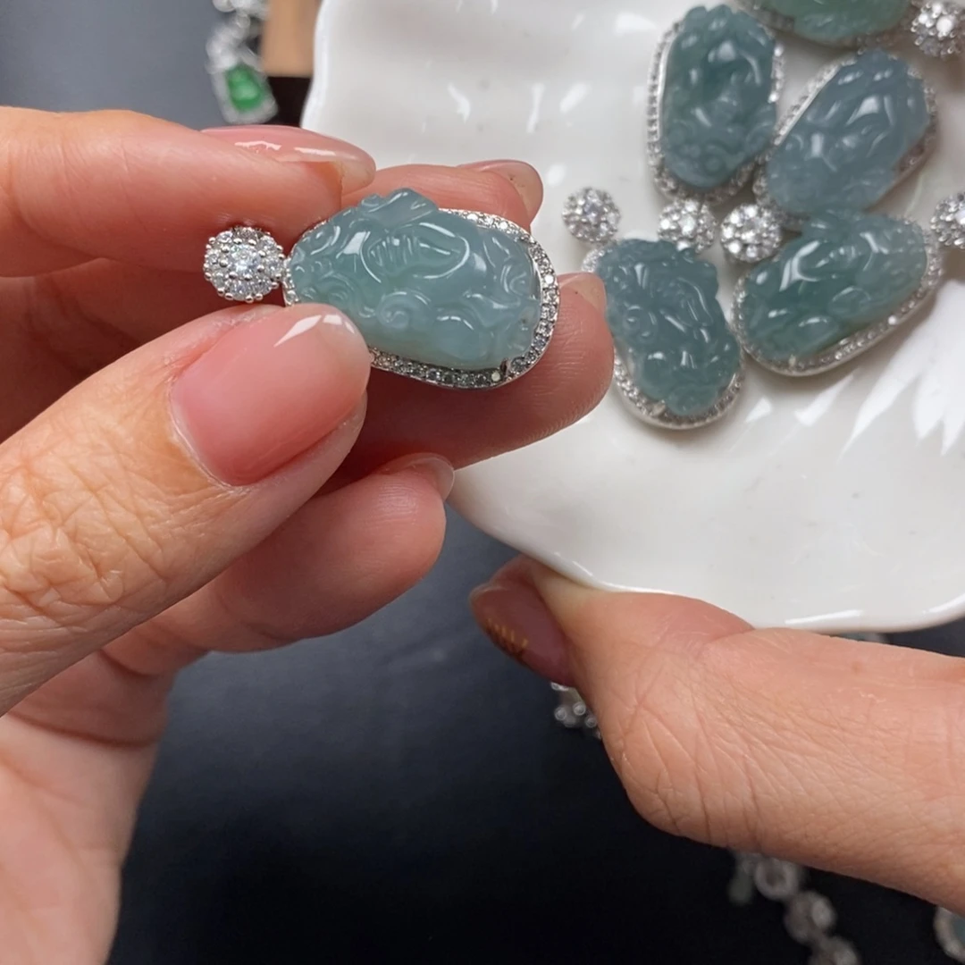 翡翠颈饰未镶嵌翡翠