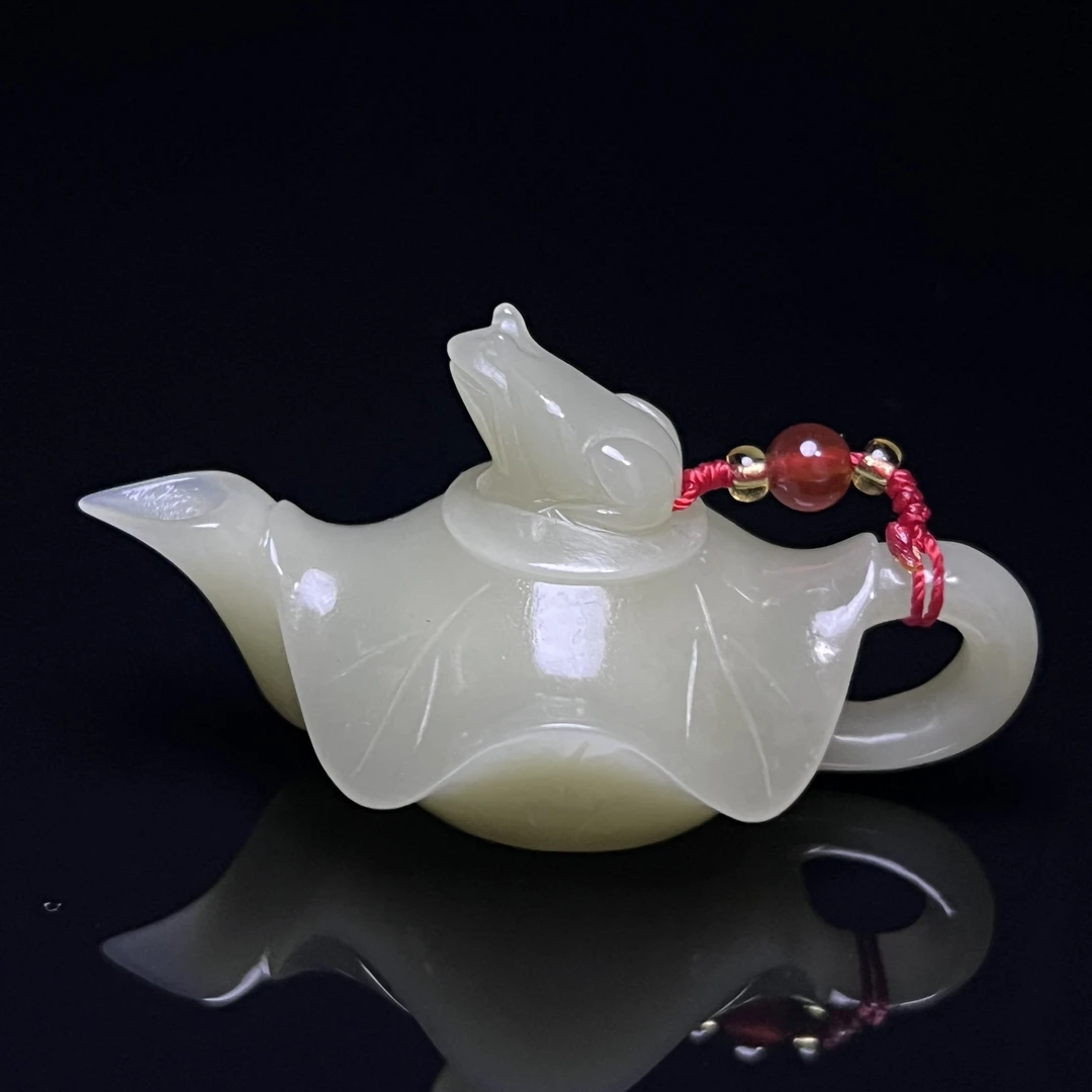 新疆和田玉且末荷叶青蛙把把壶纯手工雕刻玉质细腻油润