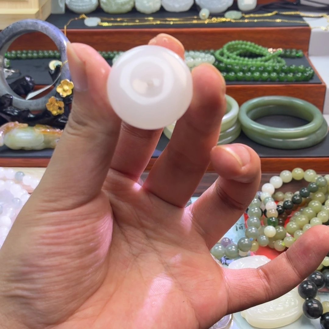 石英质玉合金颈饰