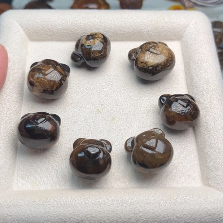 琥珀未镶嵌颈饰熊头