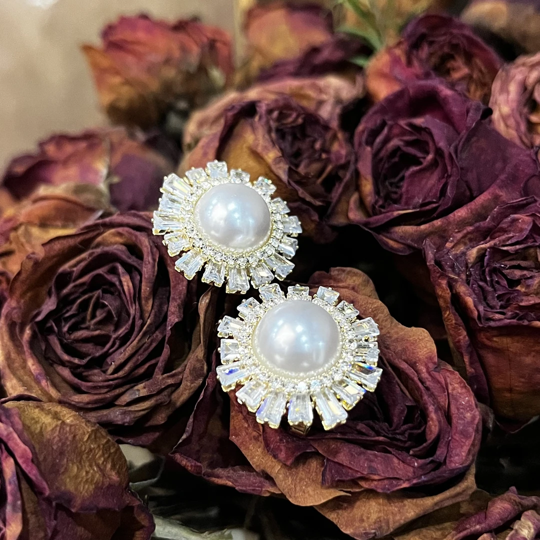 合金仿珍珠耳饰 【yola】时尚简约耳环轻奢设计太阳花百搭耳钉-H162