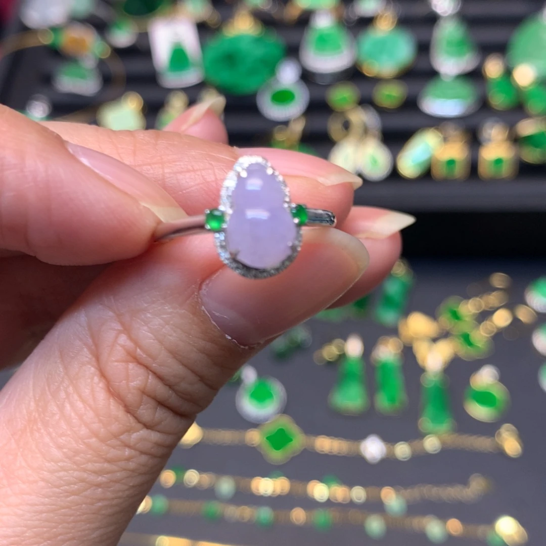 翡翠18K金镶嵌颈饰介子