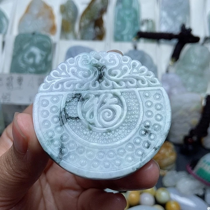 翡翠颈饰未镶嵌翡翠