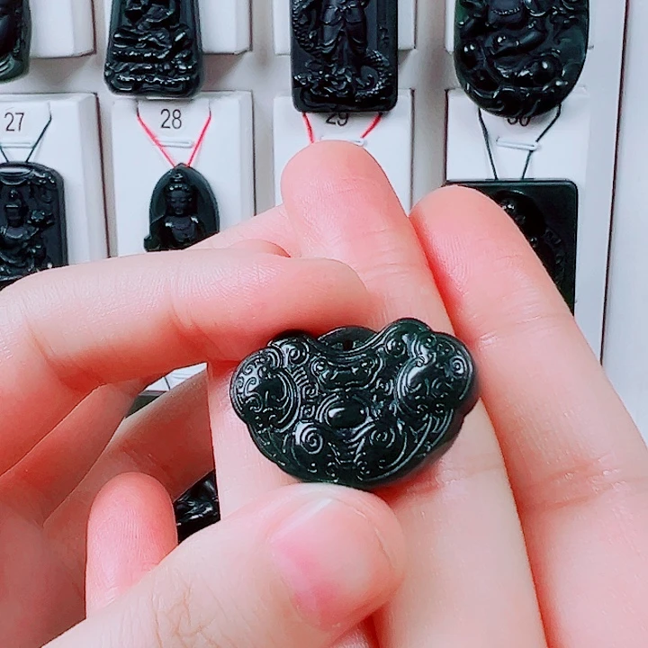 未镶嵌蛇纹石玉颈饰