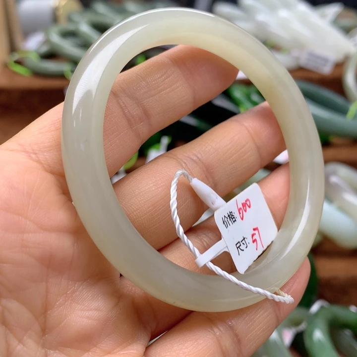 未镶嵌手镯和田玉