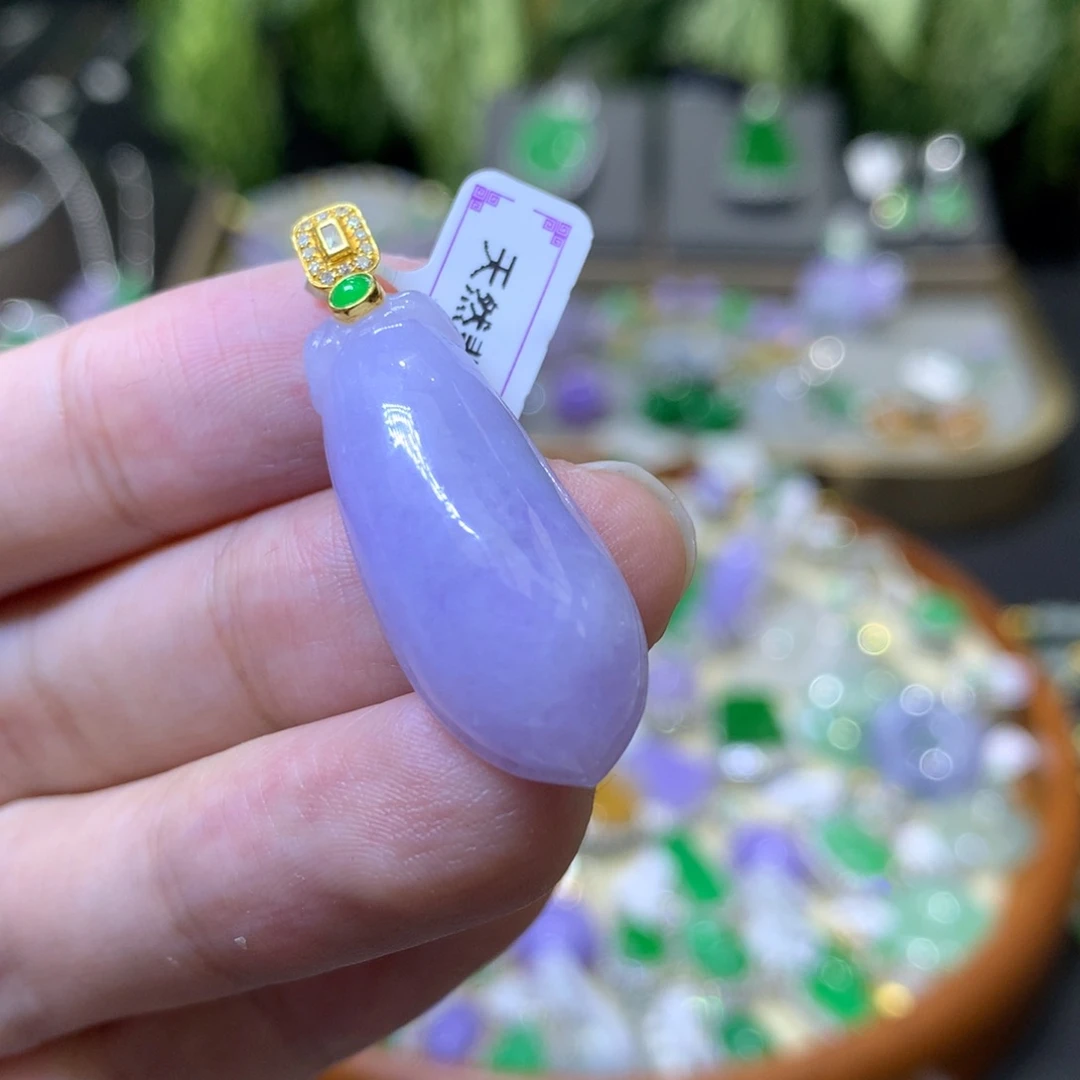 颈饰18K金镶嵌翡翠