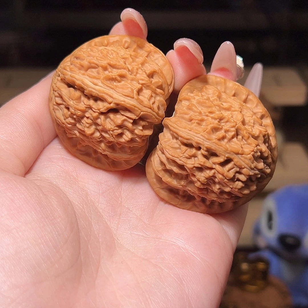 天***公吊坠文玩核桃42三角白（微微小修）