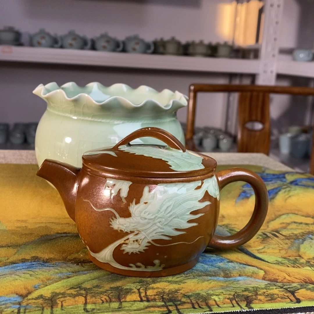 【闪购商品】豆绿龙壶微微瑕。。。。。。