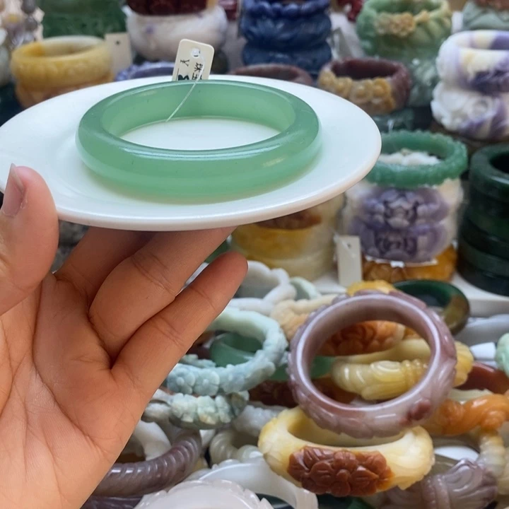 石英质玉未镶嵌手镯