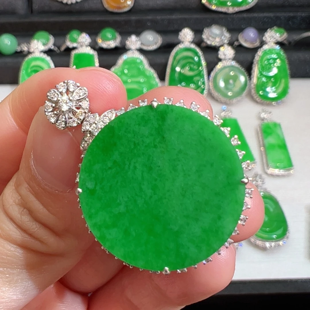 翡翠吊坠(不含链)18K金镶嵌