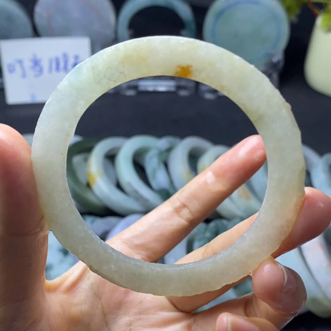 定制翡翠未镶嵌手镯