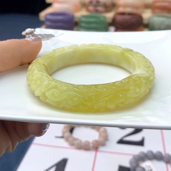 *****石英岩玉未镶嵌手镯