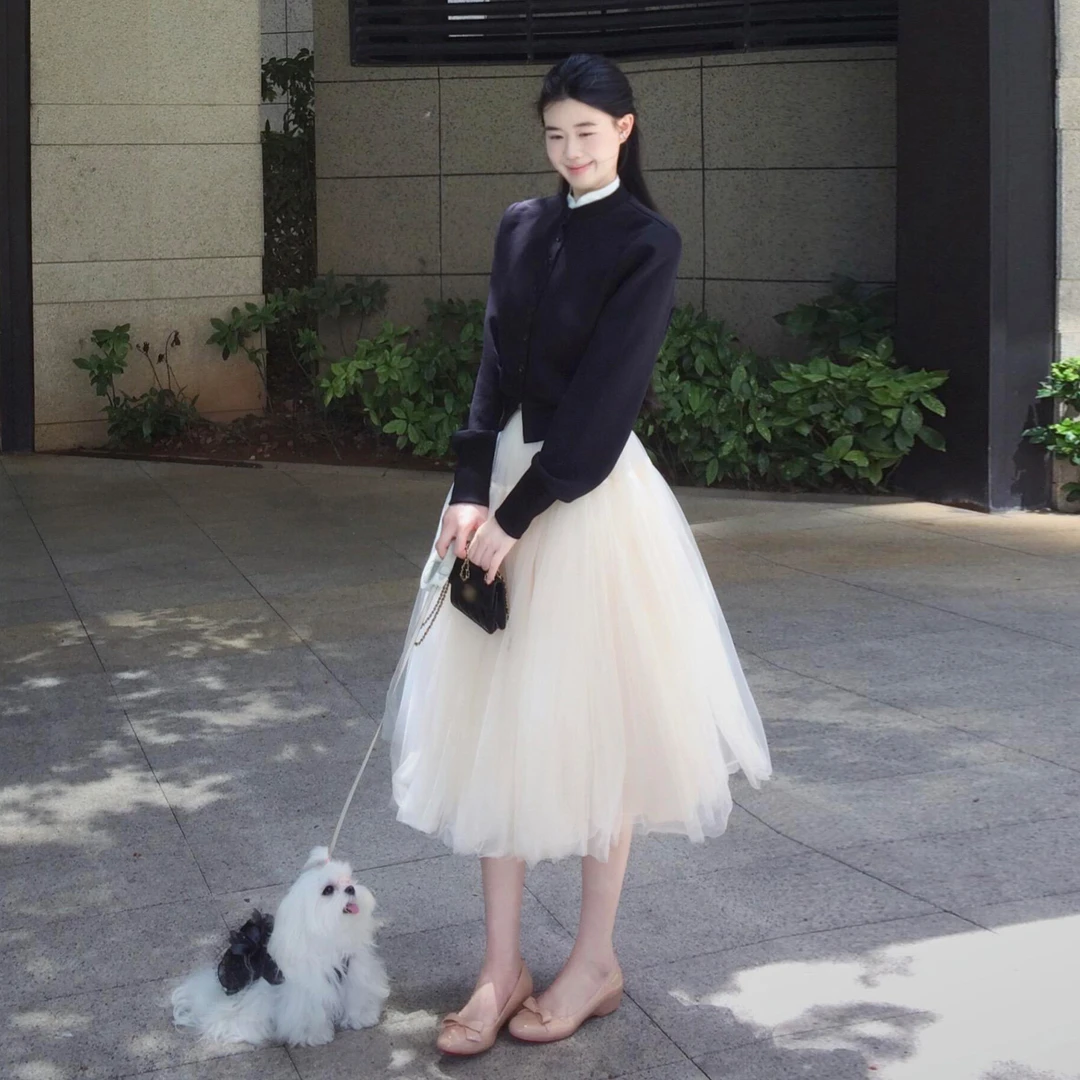赫本风显瘦黑色开衫外套女早秋套装2025新款上衣白色连衣裙两件套