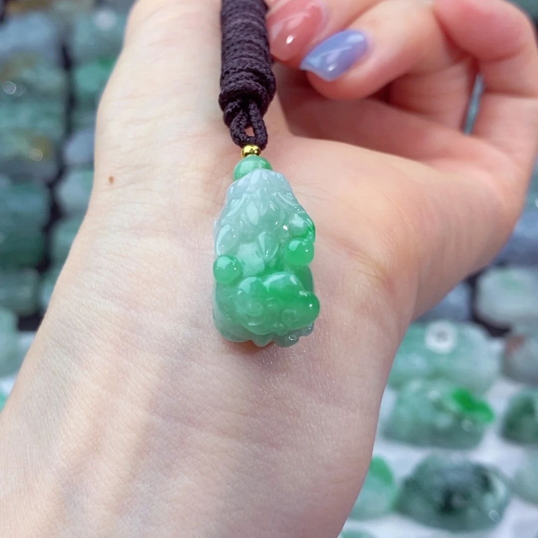 颈饰未镶嵌翡翠天然