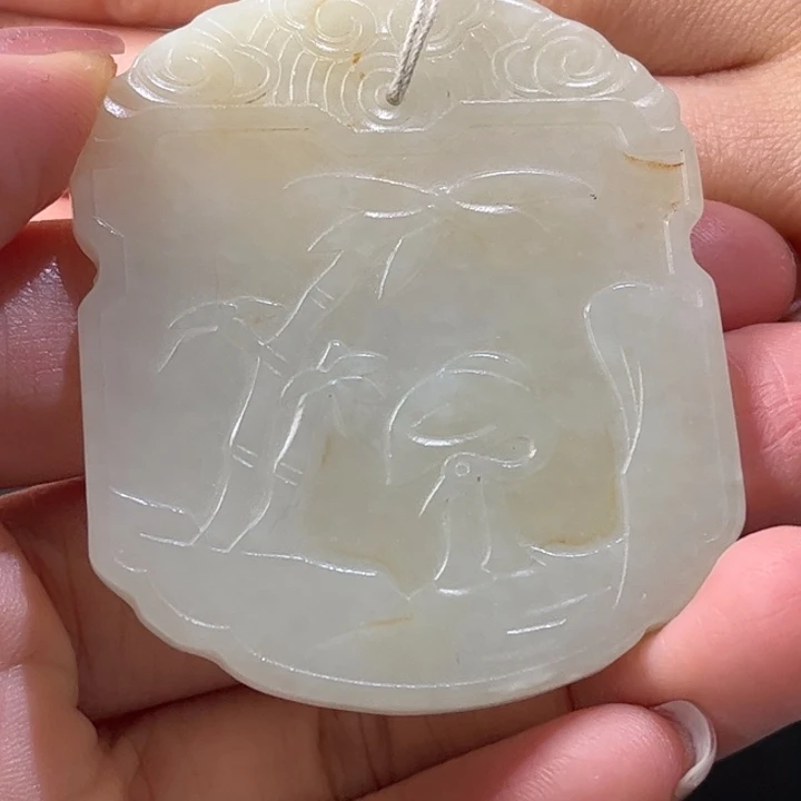 和田玉挂件未镶嵌拳**踢