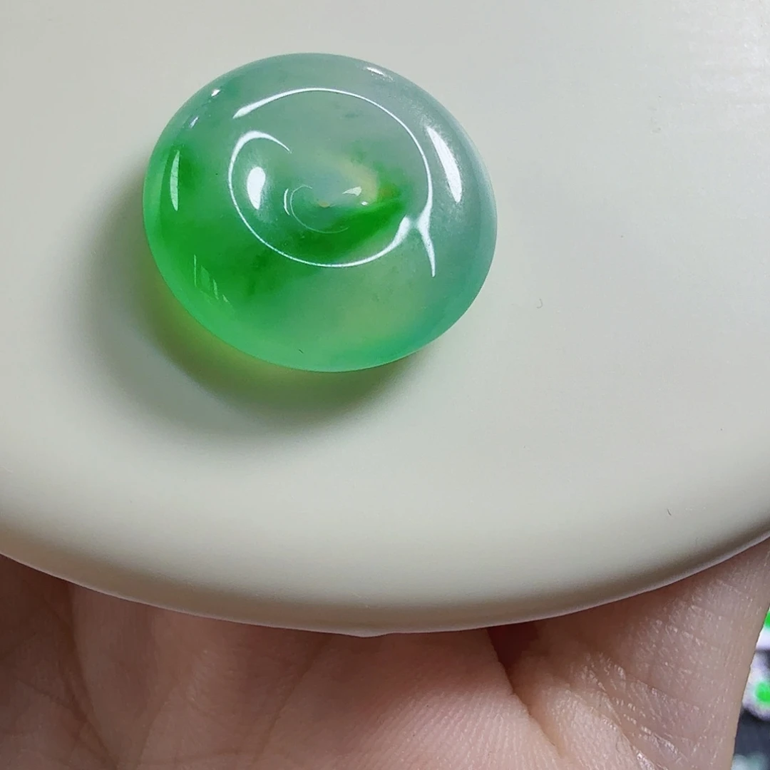 翡翠未镶嵌颈饰平安扣