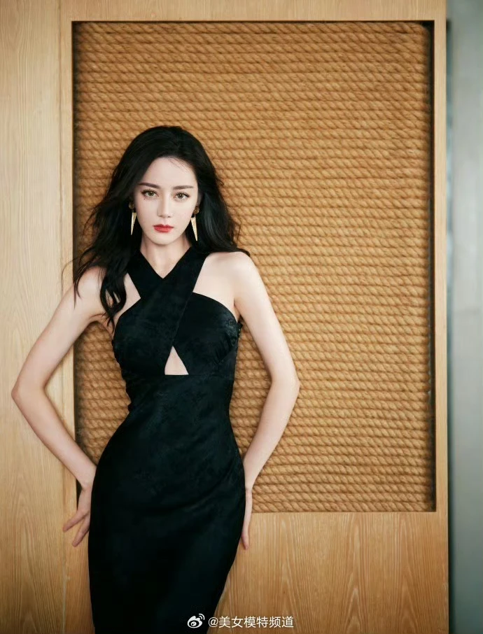 迪丽热巴同款黑色提花挂脖修身连衣裙露背性感包臀裙子夏季新款女