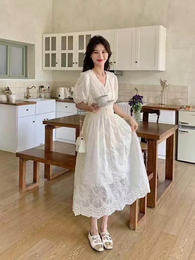 （刘敏服装）6838款v领显瘦甜美蕾丝刺绣白色长裙清纯高级感连衣裙