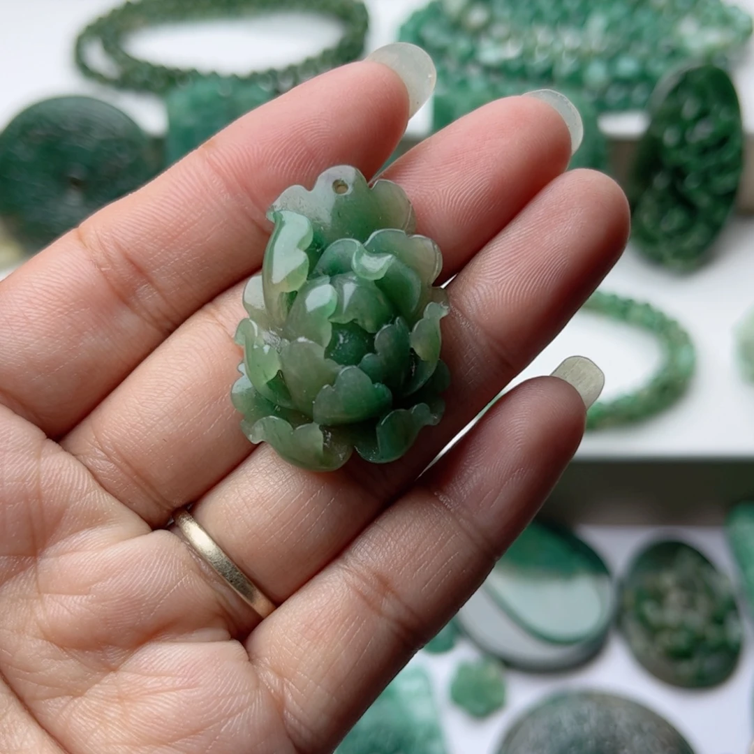 独山玉未镶嵌挂件