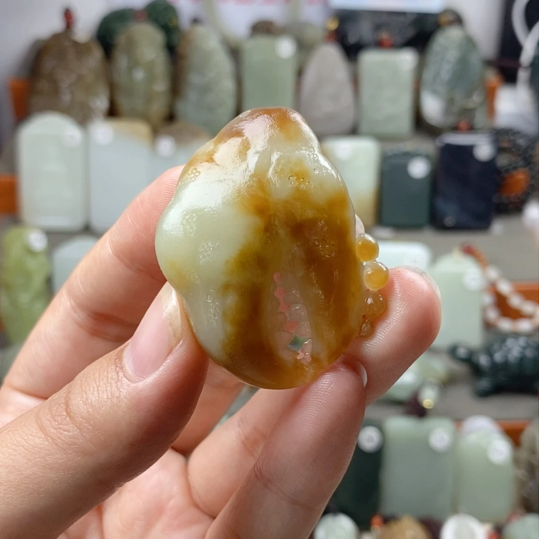 颈饰未镶嵌和田玉（糖玉）