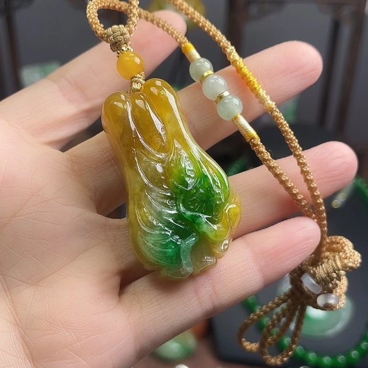 翡翠未镶嵌吊坠(赠链)