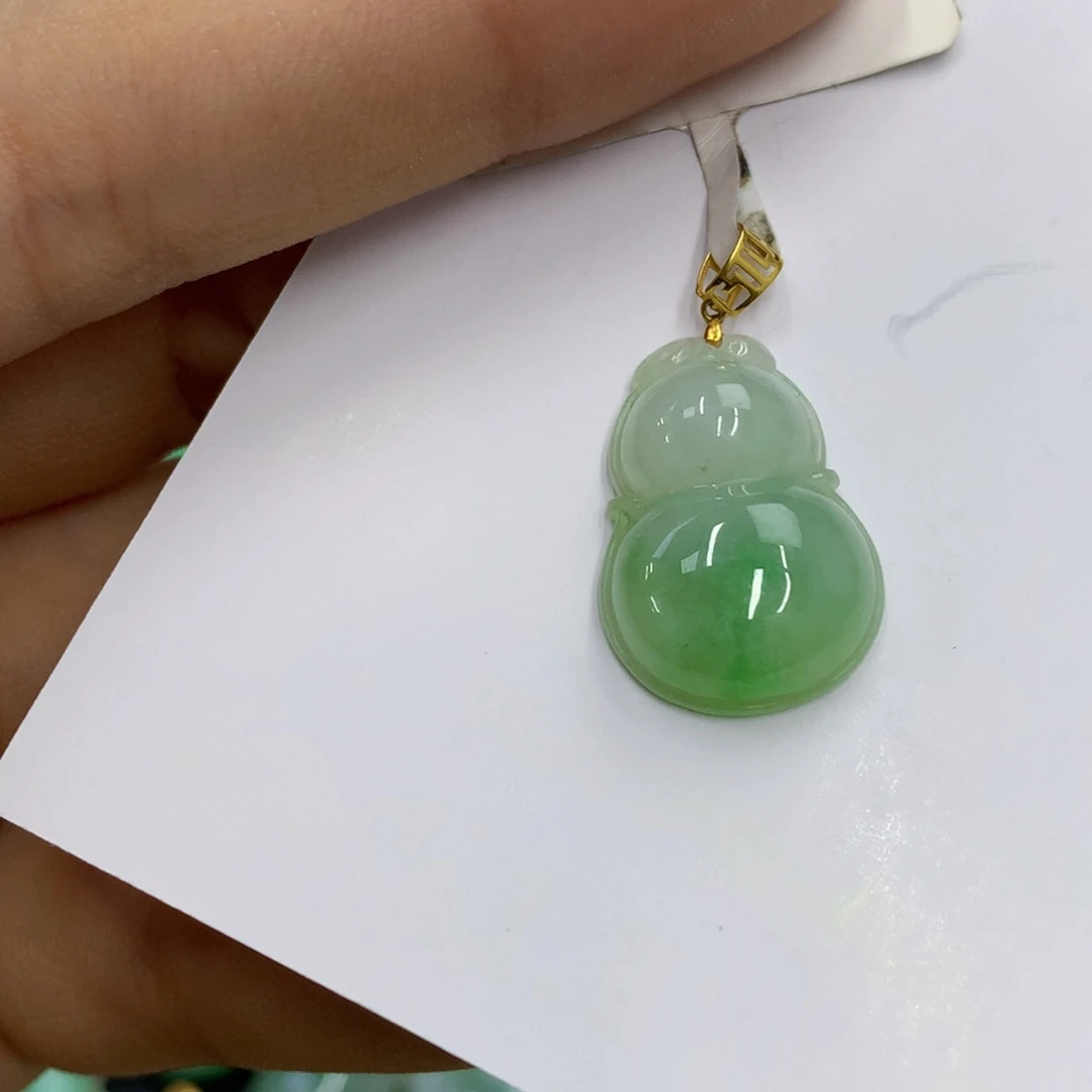 翡翠18K金镶嵌颈饰翡翠