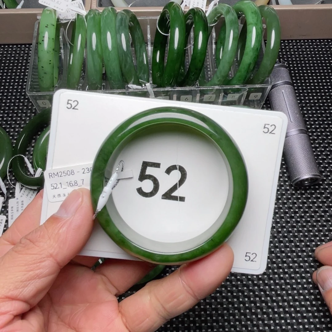 和田玉未镶嵌手镯