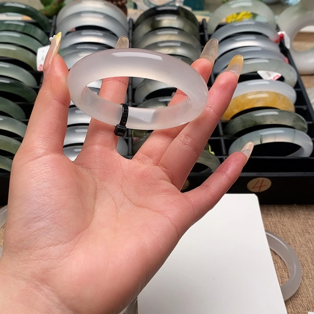 了***了石英质玉未镶嵌手镯