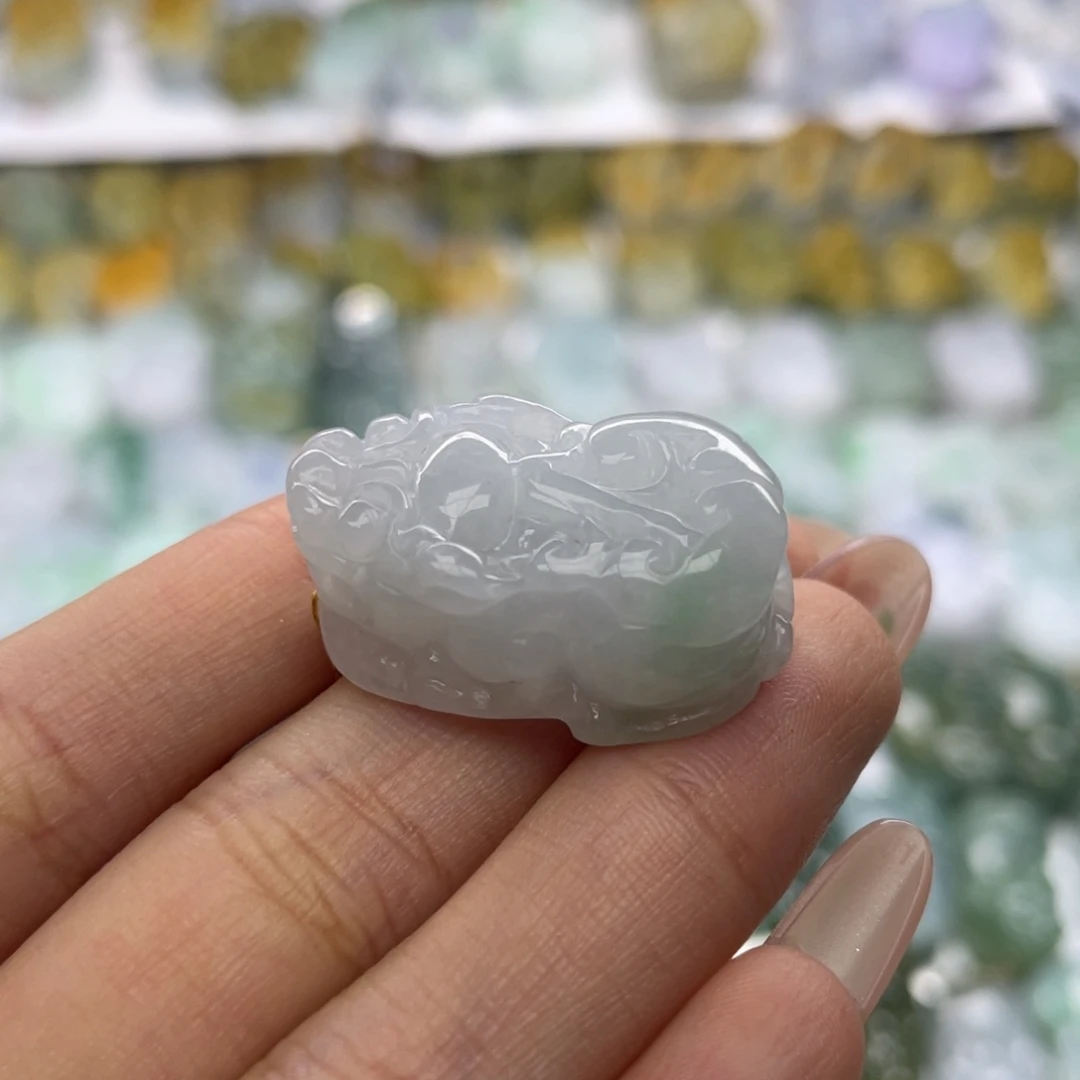 翡翠未镶嵌颈饰貔貅