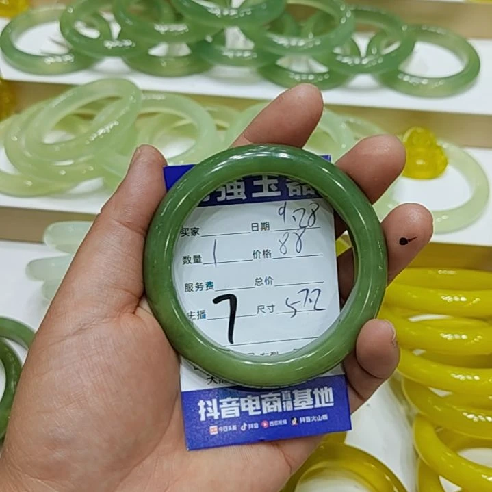 【闪购商品】未镶嵌岫玉手镯阳*