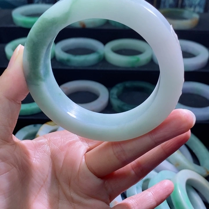 定制翡翠手镯未镶嵌王*莉