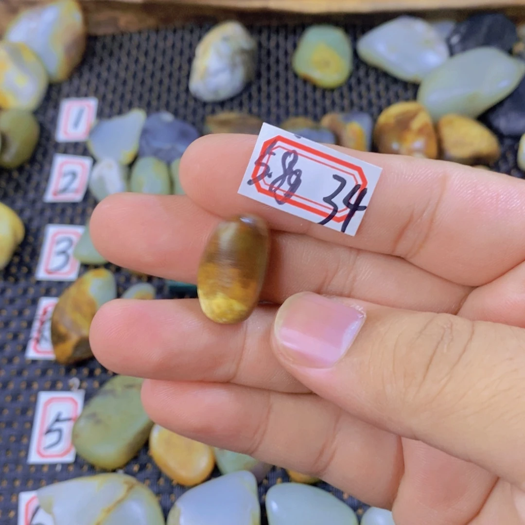颈饰未镶嵌和田玉（糖玉）