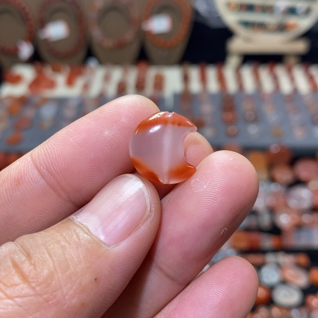 南红玛瑙冰飘未镶嵌月亮1