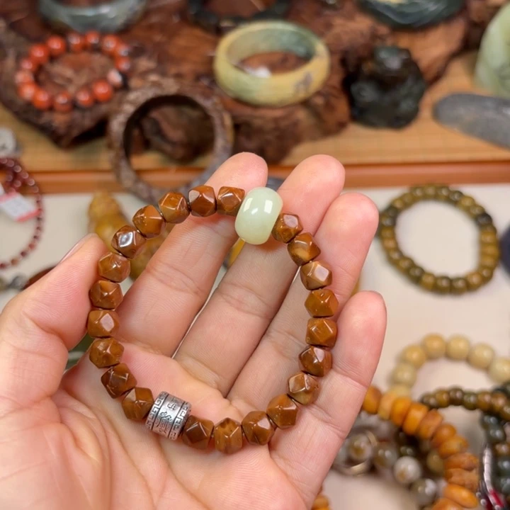 王***）和田玉未镶嵌颈饰