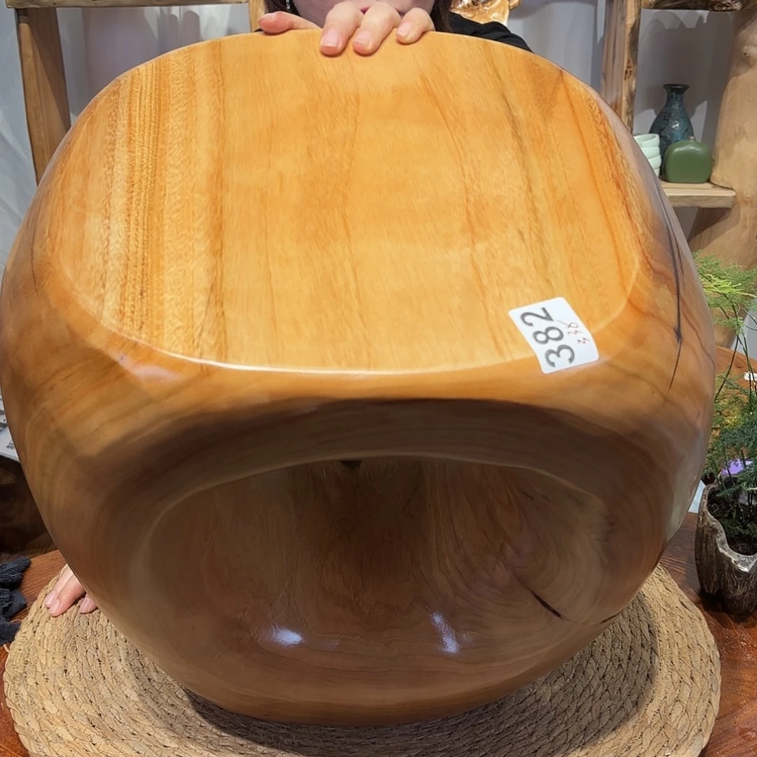 香樟木根雕凳子一物一拍编号382长33宽31高43