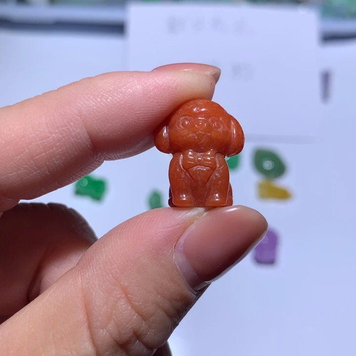 翡翠未镶嵌颈饰狗