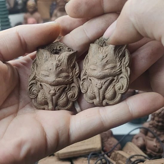 泥塑栀子花香九尾狐香牌瑕疵款