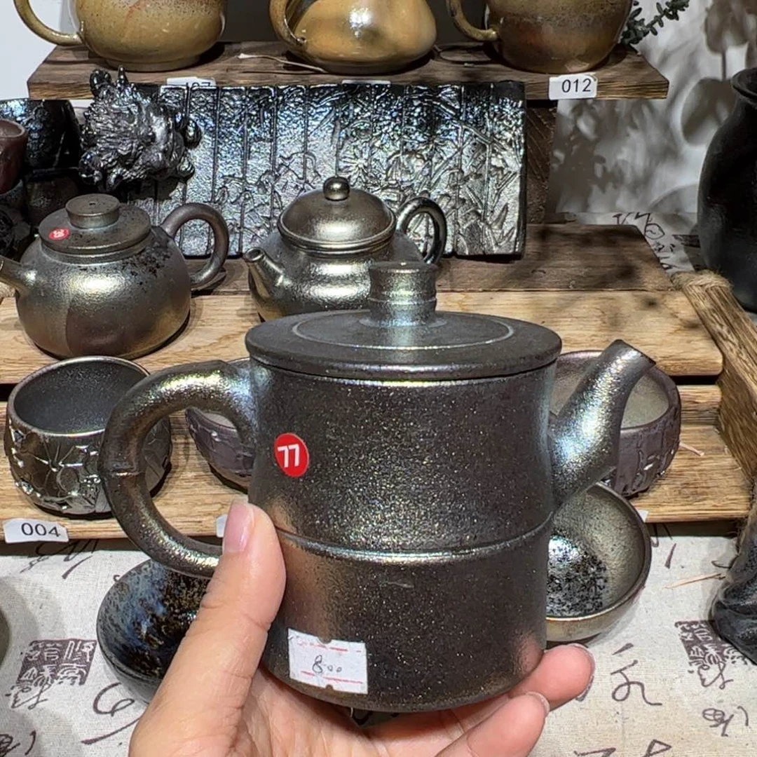 云南建水紫陶壶威*