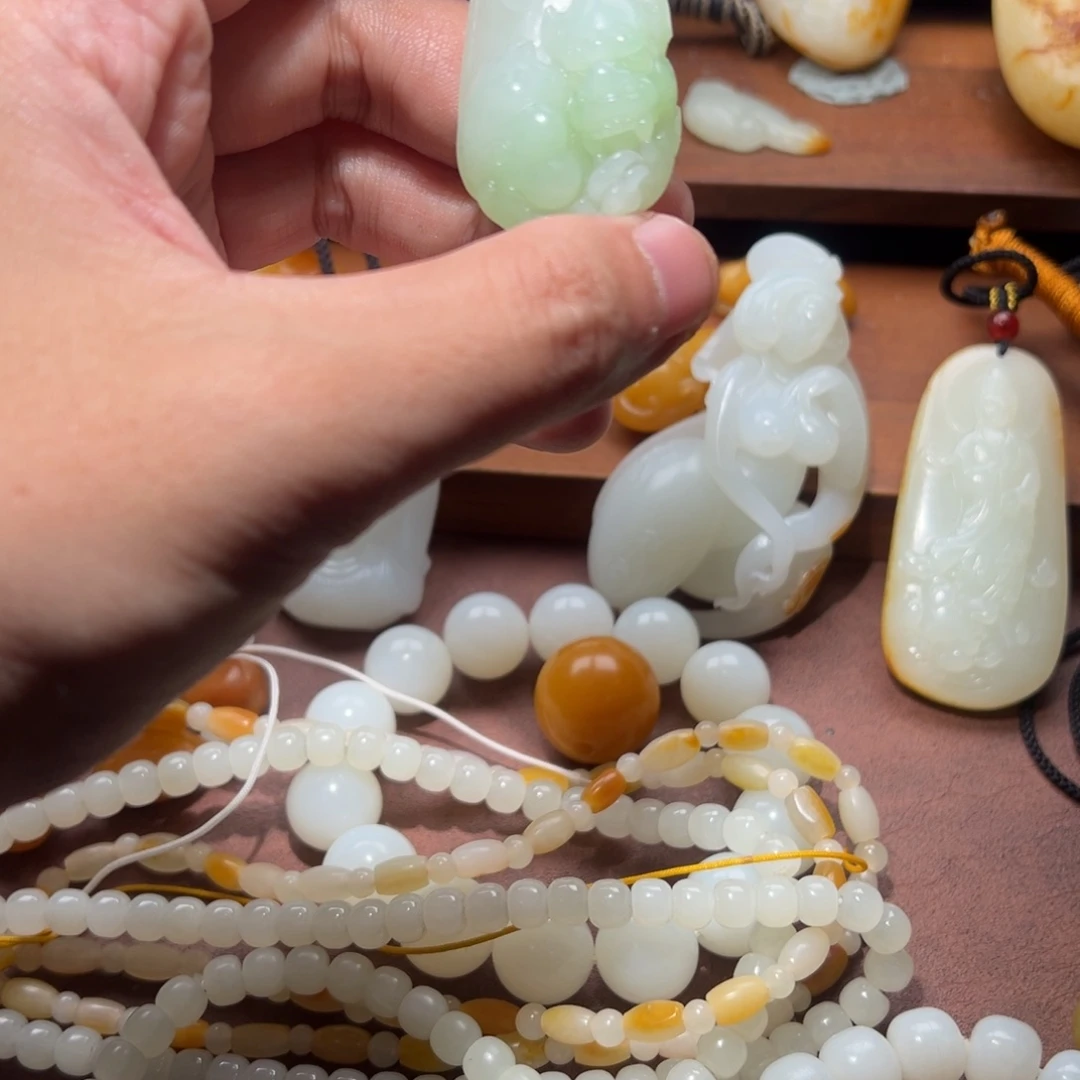 和田玉未镶嵌颈饰