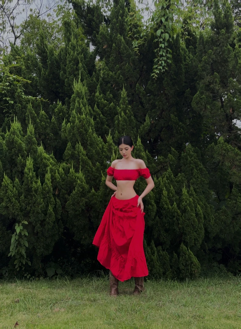 Younger Lady法式性感辣妹波西米亚风蕾丝拼接上衣勾花抽绳半身裙