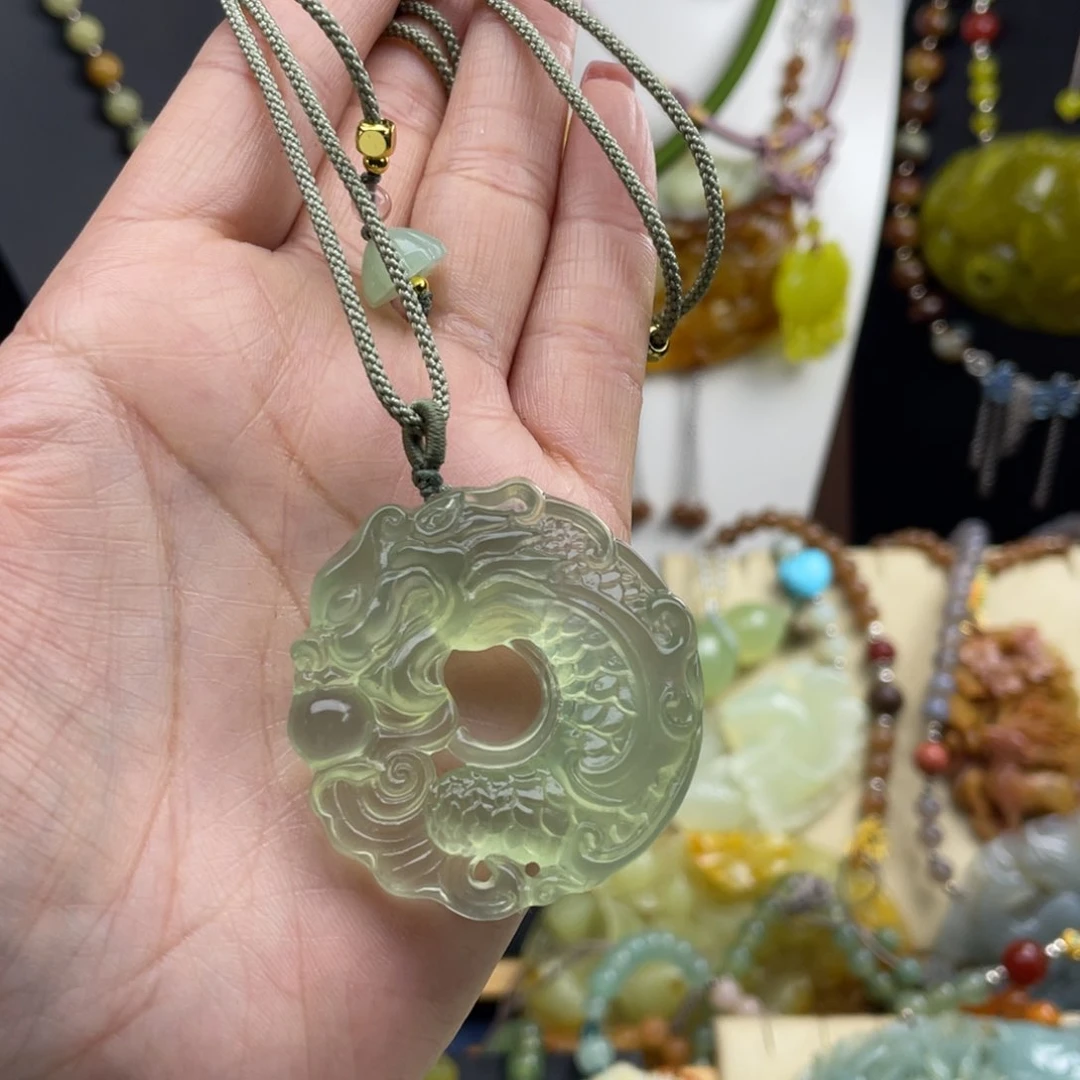 未镶嵌蛇纹石玉颈饰