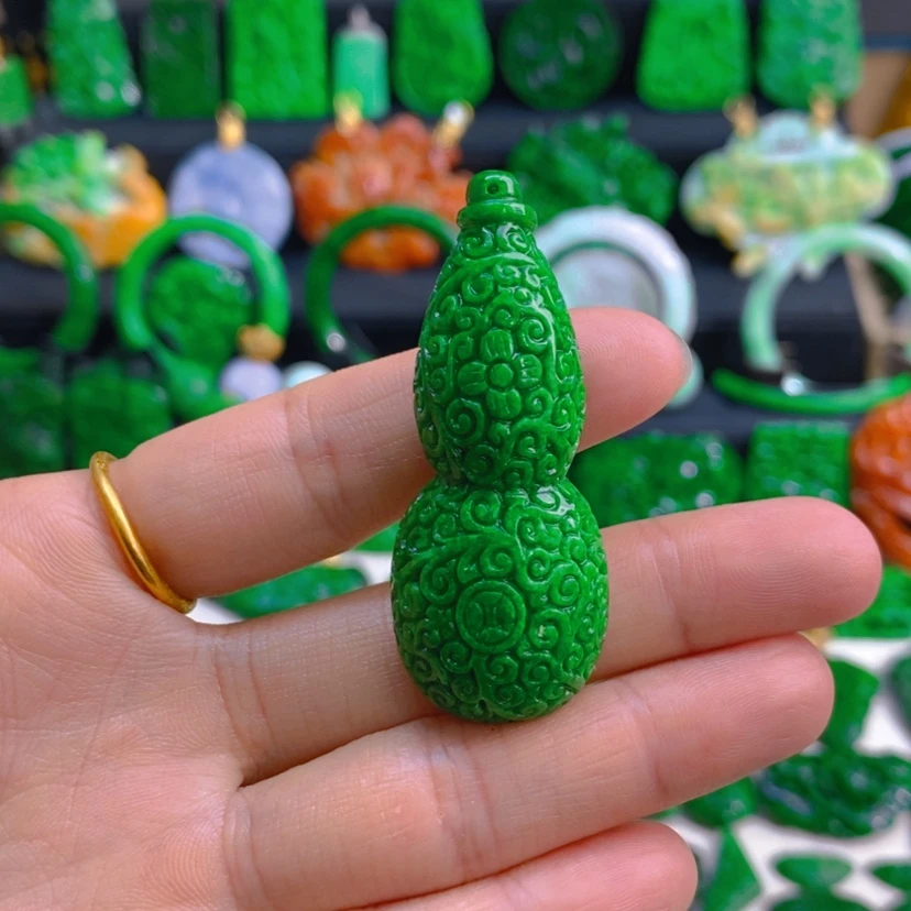 【闪购商品】翡翠未镶嵌颈饰阳绿葫芦