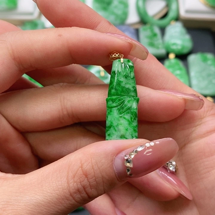 翡翠颈饰未镶嵌吊坠