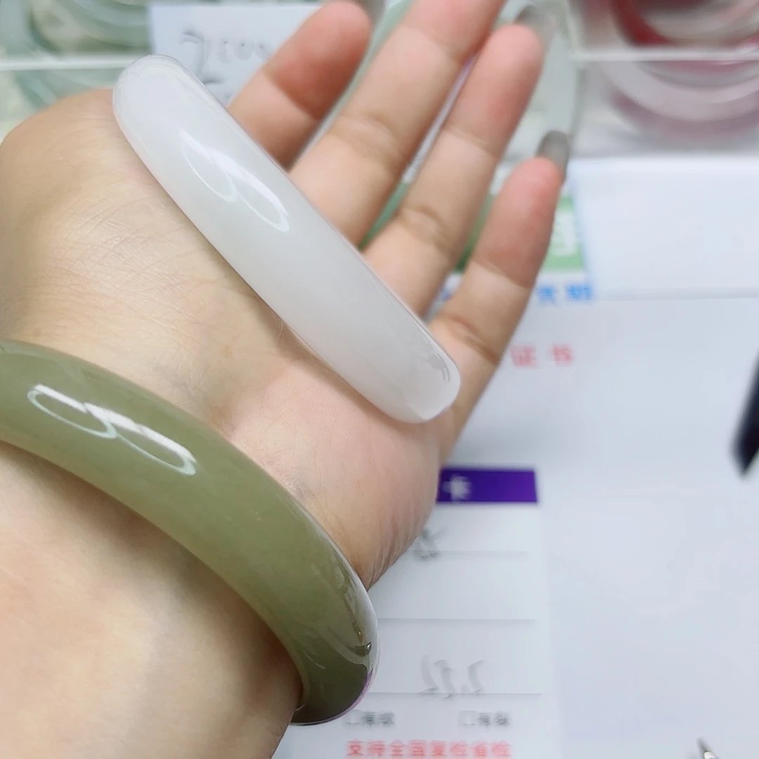 未镶嵌手镯石英质玉85/5556