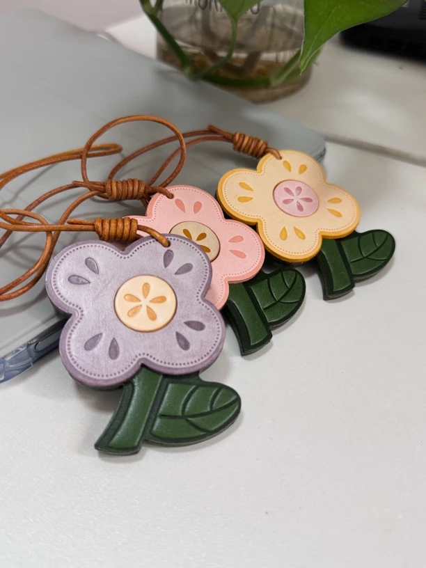马卡龙雾蜡植鞣皮小花朵
