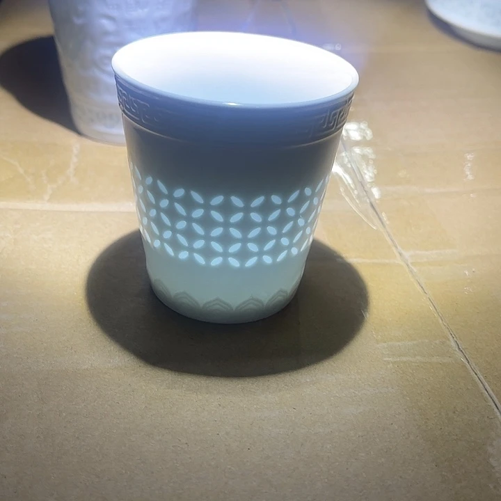 瓷片铜钱玲珑杯子两个，包邮，容量125