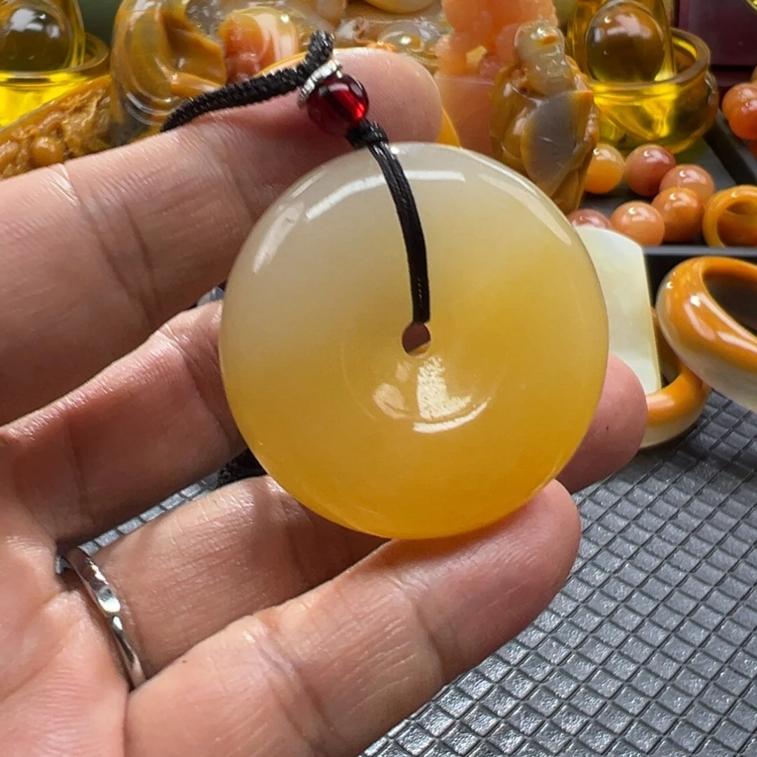 石英质玉未镶嵌颈饰