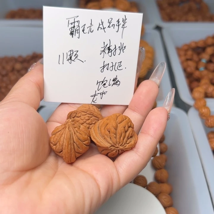 桃核手串有***彩霸王龙肚卡25左右