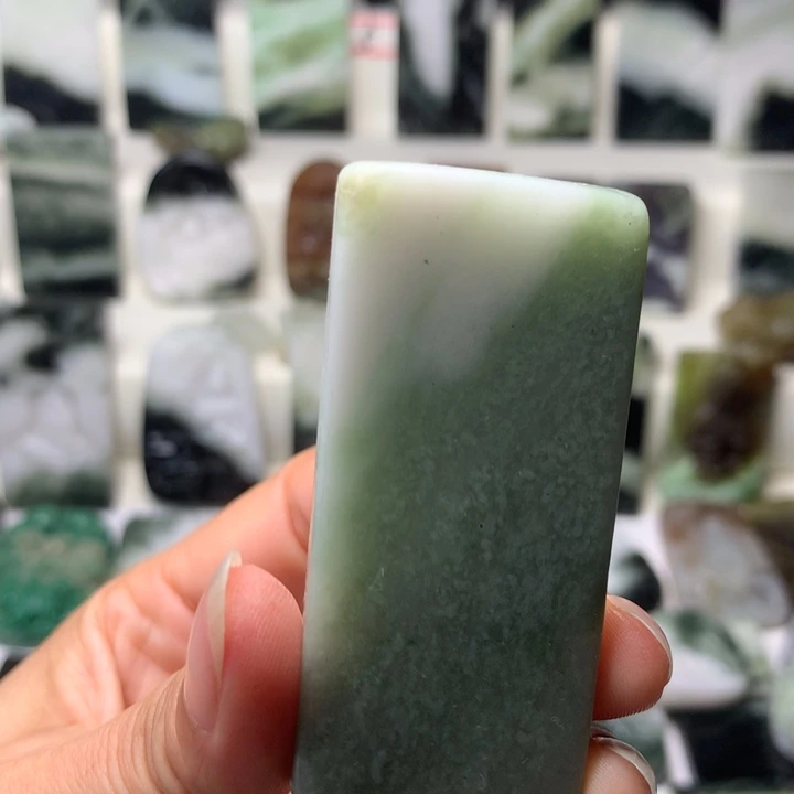 独山玉未镶嵌颈饰